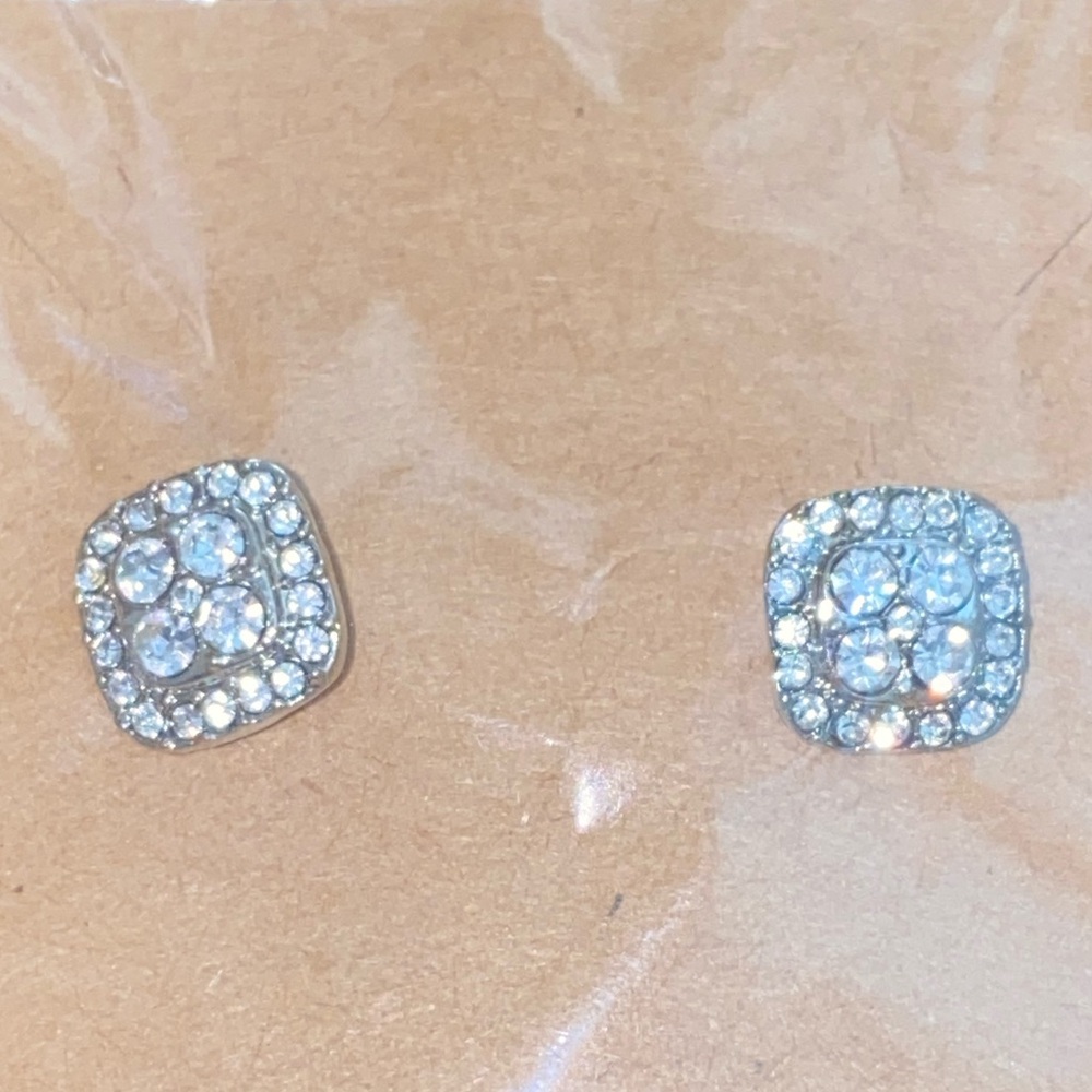 1 pair fashion/custome square silver rhinestones earrings